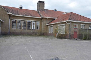 <p>Oostgevel van het tussenlid en zuidgevel van de noordvleugel. </p>
